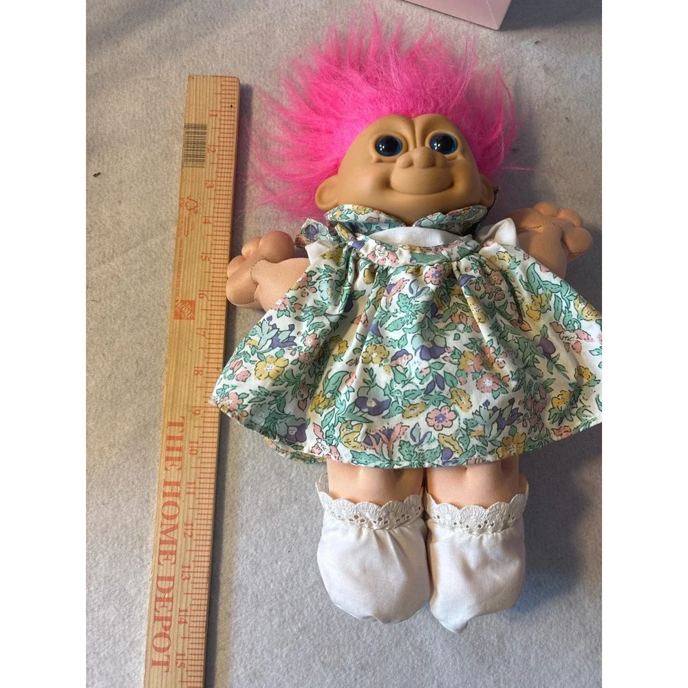 Vintage Russ Berrie Troll Doll Pink Hair Blue Eyes Floral Dress 90s Toy‎ 2318